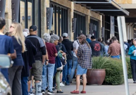 Texas Voters Set First-Day Early Voting Records